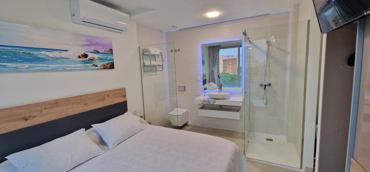 Apartamentos Oasis De La Cala فينيسترات المظهر الخارجي الصورة